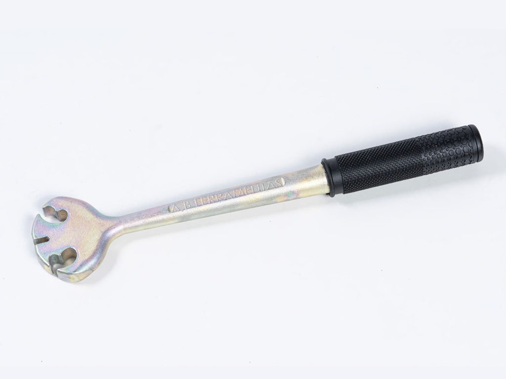 ferramenta para borda de rodas automotivas